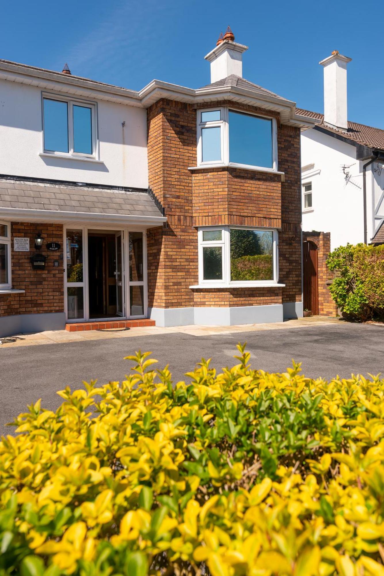 Avalon House Hotell Galway Exteriör bild
